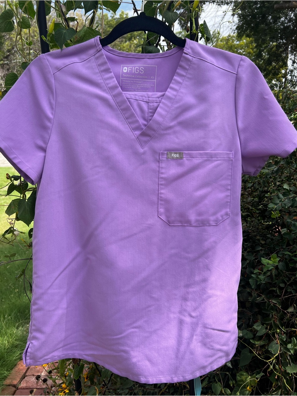 FIGS Women’s Lavender V-Neck Catrina Scrub Top